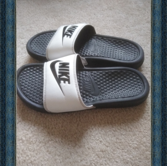 Nike Sliders - Picture 5 of 5
